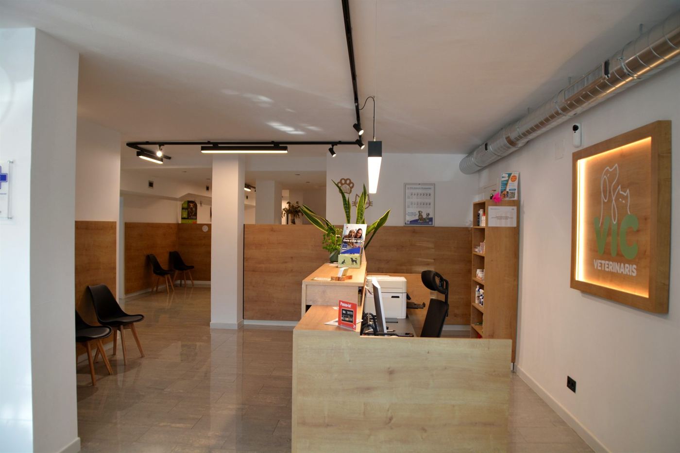 Sala d'espera i recepció de Vic Veterinaris